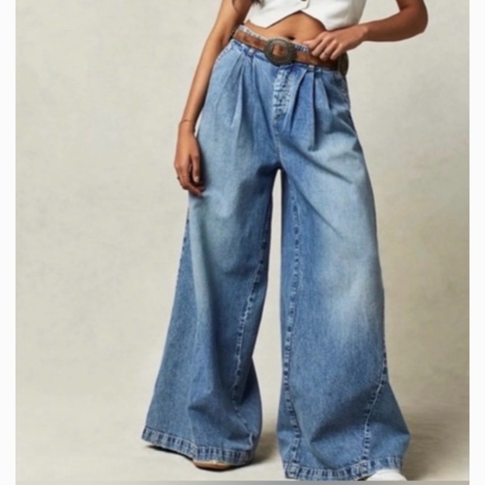 New: Free People We The Free Equinox Denim Trouser. Size 24